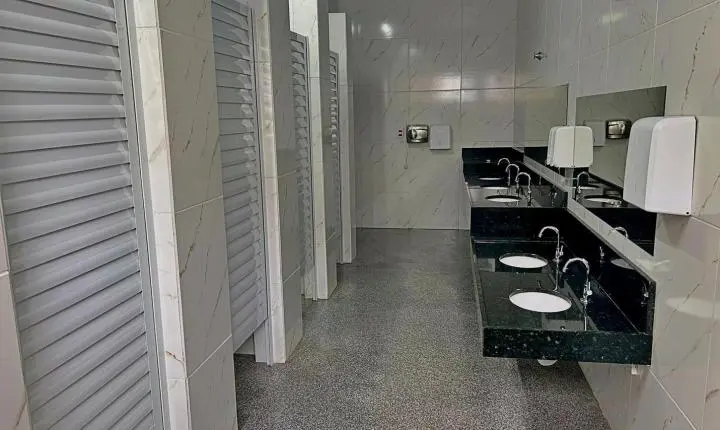 PREFEITURA DE ITAIPULÂNDIA INVESTE R$ 111,9 MIL NA REFORMA DOS BANHEIROS DA ESCOLA DONA LEOPOLDINA