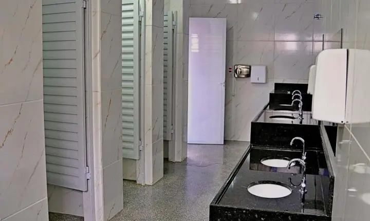 PREFEITURA DE ITAIPULÂNDIA INVESTE R$ 111,9 MIL NA REFORMA DOS BANHEIROS DA ESCOLA DONA LEOPOLDINA