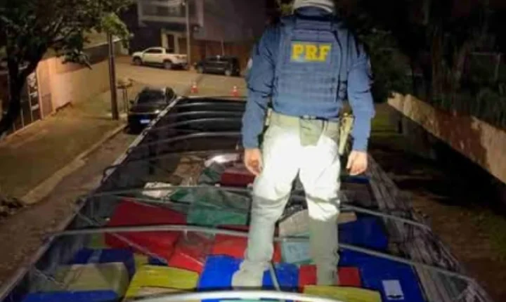 PRF APREENDE 6,8 TONELADAS DE MACONHA EM CARRETA NA BR-376