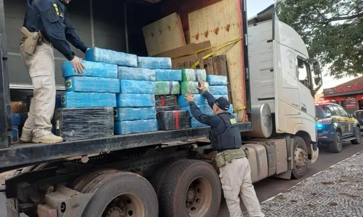 PRF PRENDE CAMINHONEIRO DROGADO E APREENDE QUASE 2 TONELADAS DE MACONHA EM MARECHAL CÂNDIDO RONDON