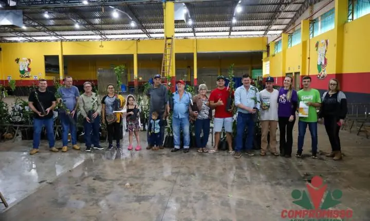 PRODUTORES RURAIS DE MISSAL RECEBEM MAIS DE 1,8 MIL MUDAS DE ÁRVORES FRUTÍFERAS