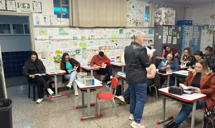 PROFESSORES DA EDUCAÇÃO INFANTIL DE ITAIPULÂNDIA PARTICIPAM DE FORMAÇÃO SOBRE PRÁTICAS DE LÍNGUA PORTUGUESA