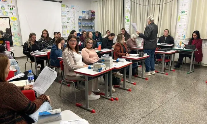 PROFESSORES DA EDUCAÇÃO INFANTIL DE ITAIPULÂNDIA PARTICIPAM DE FORMAÇÃO SOBRE PRÁTICAS DE LÍNGUA PORTUGUESA