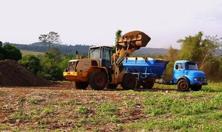 PROGRAMA PRODUTOR PARA PRODUTOR BENEFICIA AGRICULTORES DE ITAIPULÂNDIA COM SUBSÍDIO PARA ADUBO ORGÂNICO