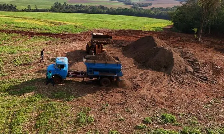 PROGRAMA PRODUTOR PARA PRODUTOR BENEFICIA AGRICULTORES DE ITAIPULÂNDIA COM SUBSÍDIO PARA ADUBO ORGÂNICO