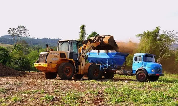 PROGRAMA PRODUTOR PARA PRODUTOR BENEFICIA AGRICULTORES DE ITAIPULÂNDIA COM SUBSÍDIO PARA ADUBO ORGÂNICO