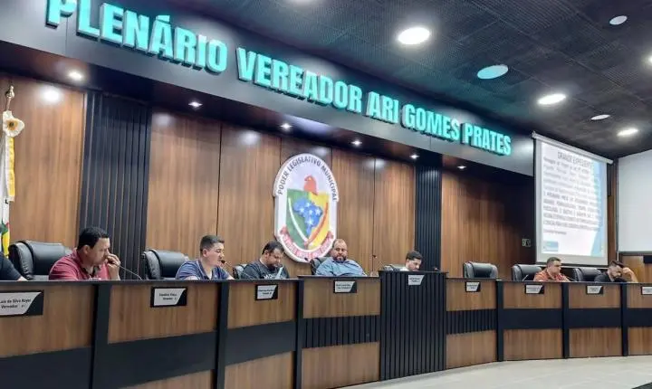 PROJETO QUE DOA APARELHOS DE AR CONDICIONADO PARA 200 FAMÍLIAS DE BAIXA RENDA É LIDO NO PLENÁRIO DA CÂMARA DE ITAIPULÂNDIA