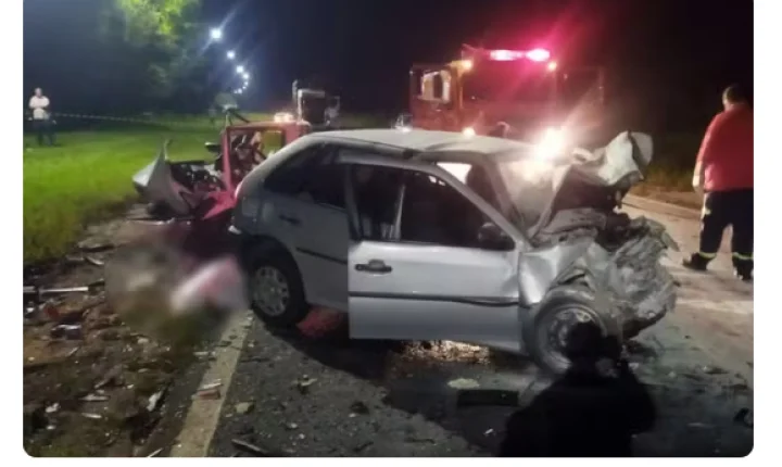 QUATRO PESSOAS MORREM EM GRAVE ACIDENTE ENTRE CARRO E CAMINHONETE NA PR-463