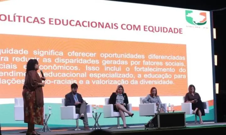 REPRESENTANTES DA EDUCAÇÃO DE ITAIPULÂNDIA PARTICIPAM DO SEMINÁRIO ESTADUAL DA UNDIME-PR EM MARINGÁ