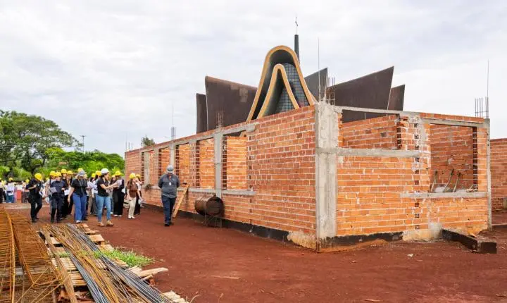 REPRESENTANTES FEDERAIS VISITAM OBRA DA CASA DA MULHER BRASILEIRA, EM FOZ