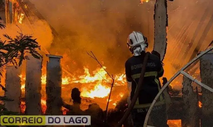 RESIDÊNCIA É CONSUMIDA POR INCÊNDIO DE GRANDES PROPORÇÕES NO DISTRITO DE MORENINHA, EM SANTA HELENA