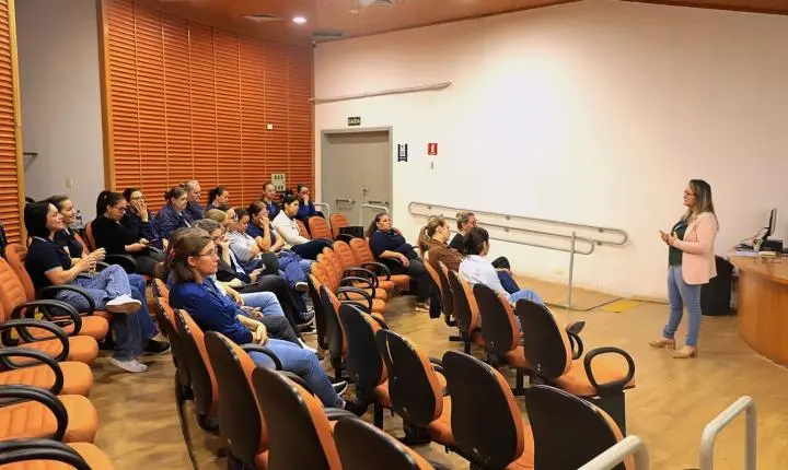 REUNIÃO COM AGENTES COMUNITÁRIAS DE SAÚDE DE ITAIPULÂNDIA FORTALECE AÇÕES INTERSETORIAIS
