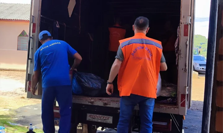 SÃO MIGUEL - DEFESA CIVIL ENTREGA NOVA REMESSA DE DONATIVOS AO MUNICÍPIO DE RIO BONITO DO IGUAÇU