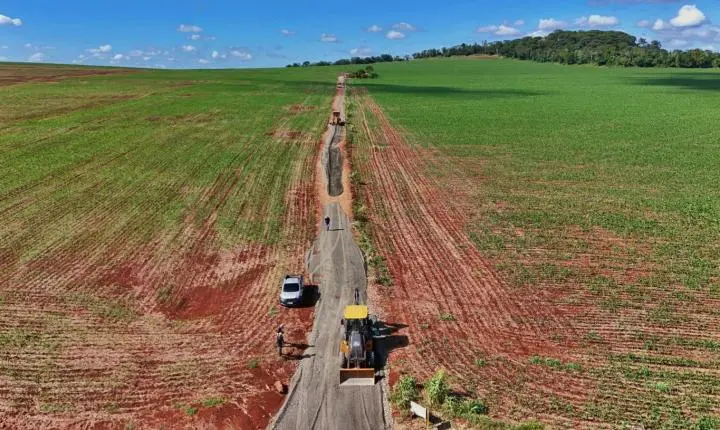 SECRETARIA DE AGRICULTURA DE ITAIPULÂNDIA REALIZA MELHORIAS NO ACESSO E PÁTIO DA AGROINDÚSTRIA APÍCOLA FLECK