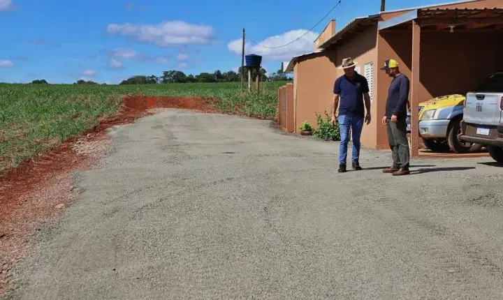 SECRETARIA DE AGRICULTURA DE ITAIPULÂNDIA REALIZA MELHORIAS NO ACESSO E PÁTIO DA AGROINDÚSTRIA APÍCOLA FLECK