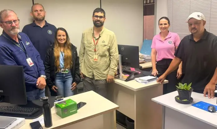 SECRETARIA DE MEIO AMBIENTE DE ITAIPULÂNDIA FIRMA PARCERIA COM ITAIPU PARA RECEBIMENTO MENSAL DE MUDAS
