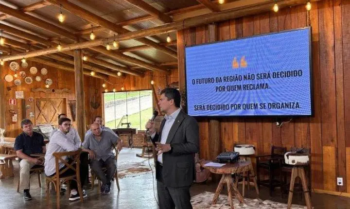 SERGIO MORO DESTACA ZADO, EX-PREFEITO DE SANTA HELENA, COMO POTENCIAL NOME PARA A ASSEMBLEIA LEGISLATIVA, DURANTE ALMOÇO EM MEDIANEIRA