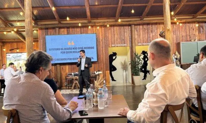 SERGIO MORO DESTACA ZADO, EX-PREFEITO DE SANTA HELENA, COMO POTENCIAL NOME PARA A ASSEMBLEIA LEGISLATIVA, DURANTE ALMOÇO EM MEDIANEIRA