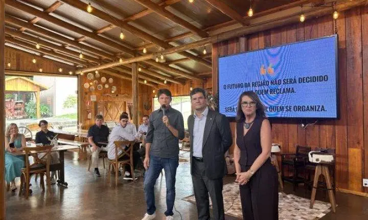 SERGIO MORO DESTACA ZADO, EX-PREFEITO DE SANTA HELENA, COMO POTENCIAL NOME PARA A ASSEMBLEIA LEGISLATIVA, DURANTE ALMOÇO EM MEDIANEIRA