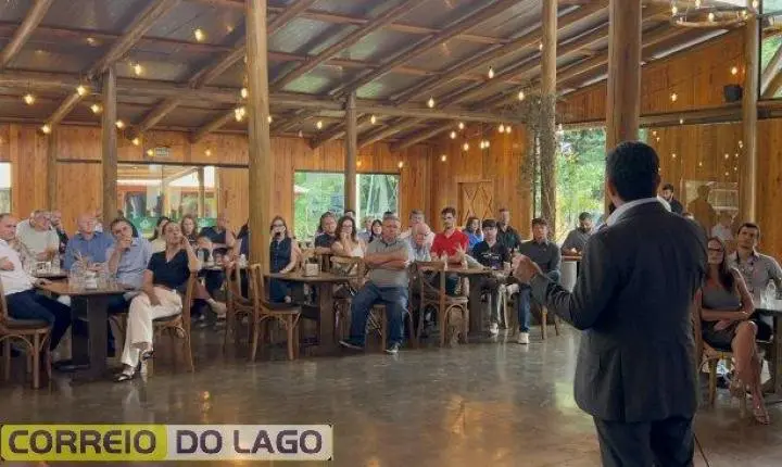SERGIO MORO DESTACA ZADO, EX-PREFEITO DE SANTA HELENA, COMO POTENCIAL NOME PARA A ASSEMBLEIA LEGISLATIVA, DURANTE ALMOÇO EM MEDIANEIRA