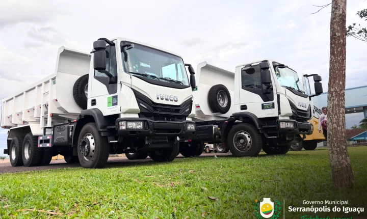 SERRANÓPOLIS DO IGUAÇU RECEBE MAIS DOIS CAMINHÕES PELO PROGRAMA ESTRADAS DA INTEGRAÇÃO