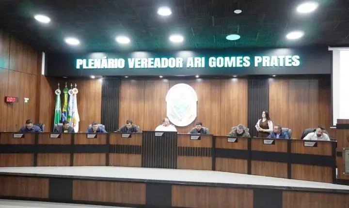 SESSÃO DA CÂMARA APROVA PROJETOS E INICIA ANÁLISE DE INCENTIVOS À INSTALAÇÃO DE INDÚSTRIAS EM ITAIPULÂNDIA
