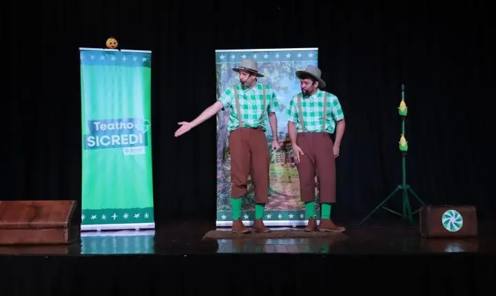 SICREDI E ADMINISTRAÇÃO MUNICIPAL PROMOVEM TEATRO SOBRE EDUCAÇÃO FINANCEIRA PARA ALUNOS DE ITAIPULÂNDIA
