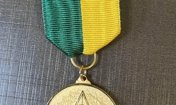 SUBTENENTE EDSON BOTTINI É HOMENAGEADO COM DUAS MEDALHAS POR TRAJETÓRIA NA POLÍCIA MILITAR