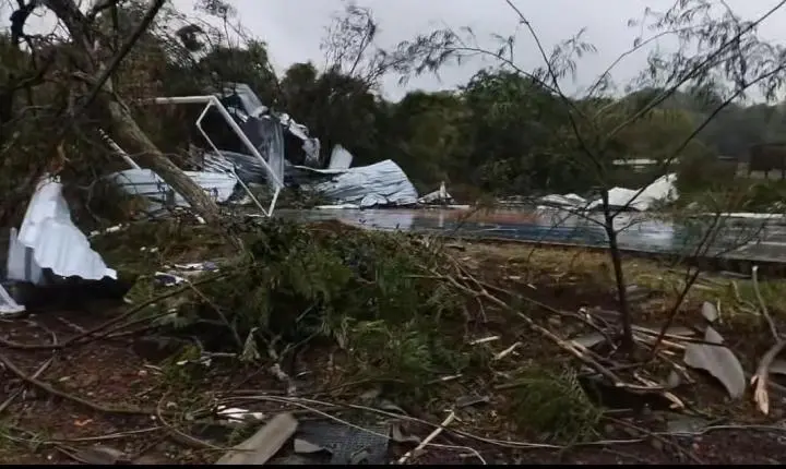 TEMPORAL CAUSA DESTRUIÇÃO EM COMUNIDADES DO INTERIOR DE DIONÍSIO CERQUEIRA