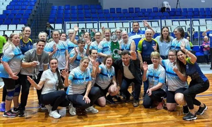 TERCEIRA IDADE DE ITAIPULÂNDIA CONQUISTA PÓDIOS NA GRANDE FINAL DO III CIRCUITO OESTE SICREDI DE VÔLEI DE CÂMBIO