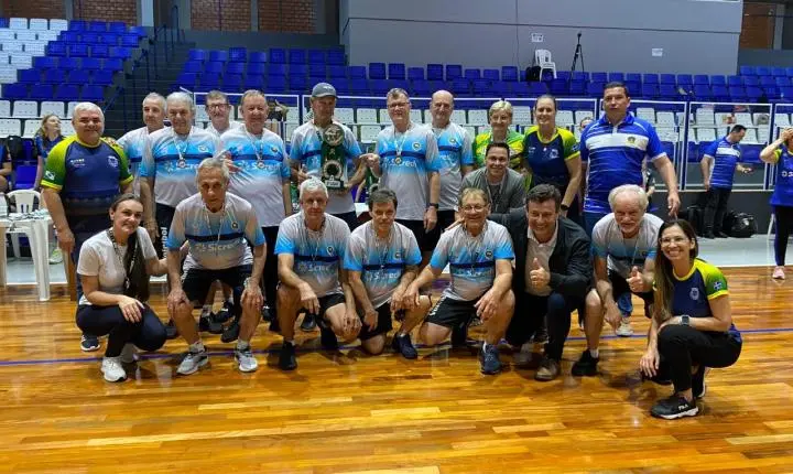 TERCEIRA IDADE DE ITAIPULÂNDIA CONQUISTA PÓDIOS NA GRANDE FINAL DO III CIRCUITO OESTE SICREDI DE VÔLEI DE CÂMBIO
