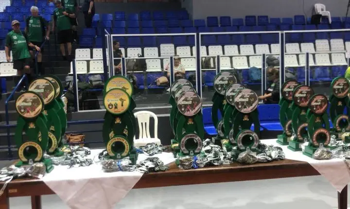 TERCEIRA IDADE DE ITAIPULÂNDIA CONQUISTA PÓDIOS NA GRANDE FINAL DO III CIRCUITO OESTE SICREDI DE VÔLEI DE CÂMBIO