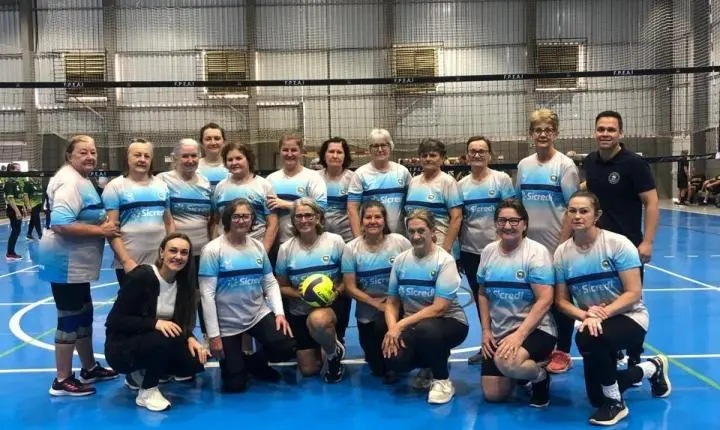 TERCEIRA IDADE DE ITAIPULÂNDIA CONQUISTA PÓDIOS NA GRANDE FINAL DO III CIRCUITO OESTE SICREDI DE VÔLEI DE CÂMBIO